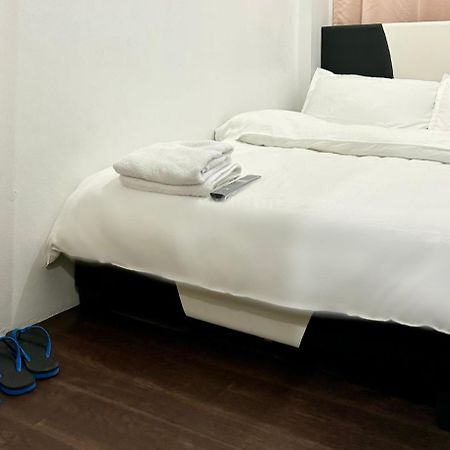 Private Room With Ac And Fan At Ekg Manila House Rental Ngoại thất bức ảnh